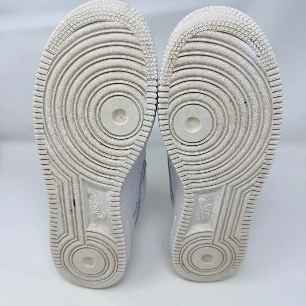Nike Air Force 1 07 Womens White Low Top Sneakers DD8959-100 Size 7.5